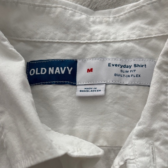Old Navy Men's White Casual Button Down Shirt - Picture 2 of 2